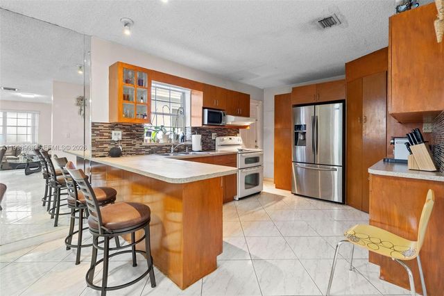 847 W 34th St, Hialeah, FL 33012