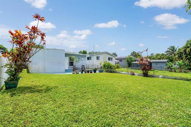 847 W 34th St, Hialeah, FL 33012