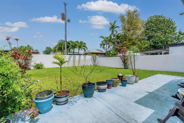 847 W 34th St, Hialeah, FL 33012
