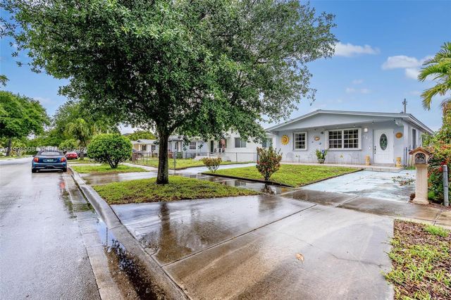 847 W 34th St, Hialeah, FL 33012