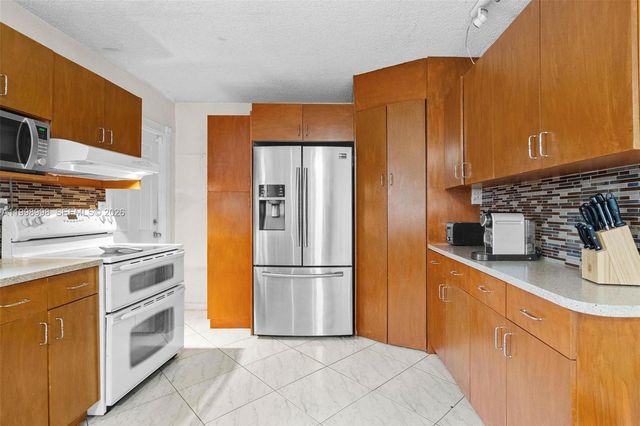 847 W 34th St, Hialeah, FL 33012