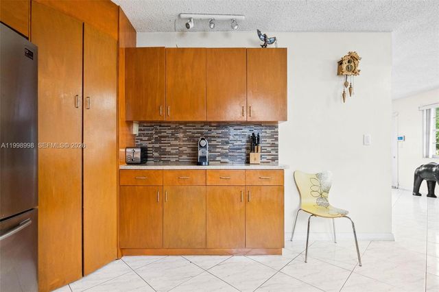 847 W 34th St, Hialeah, FL 33012