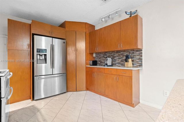 847 W 34th St, Hialeah, FL 33012