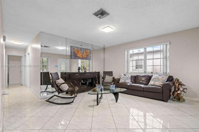 847 W 34th St, Hialeah, FL 33012