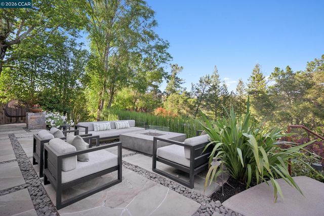 145 Danefield Pl, Moraga, CA 94556
