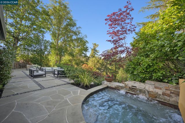 145 Danefield Pl, Moraga, CA 94556