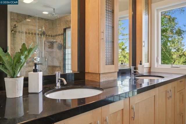 145 Danefield Pl, Moraga, CA 94556