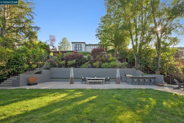 145 Danefield Pl, Moraga, CA 94556