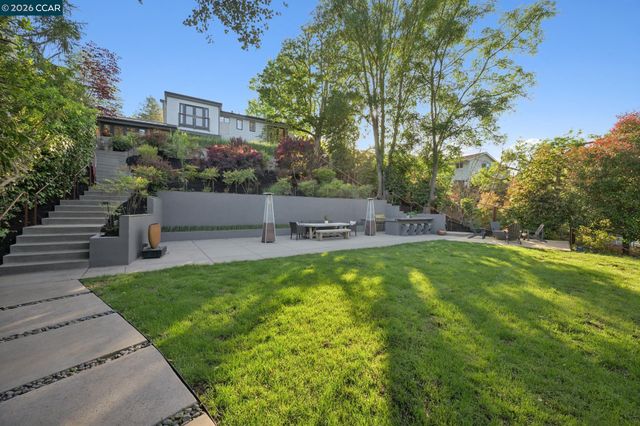 145 Danefield Pl, Moraga, CA 94556