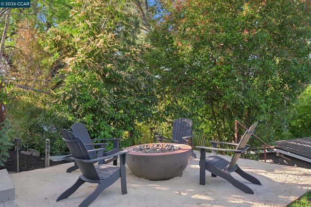 145 Danefield Pl, Moraga, CA 94556