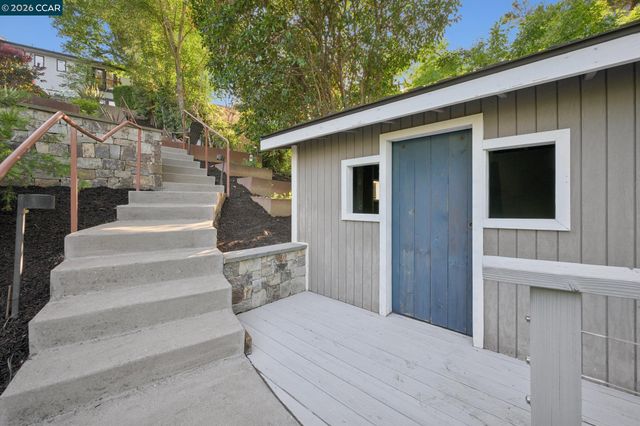 145 Danefield Pl, Moraga, CA 94556