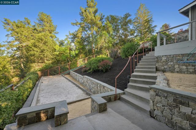 145 Danefield Pl, Moraga, CA 94556