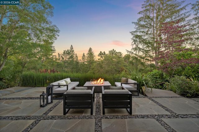 145 Danefield Pl, Moraga, CA 94556