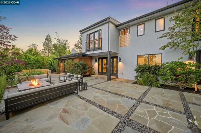 145 Danefield Pl, Moraga, CA 94556