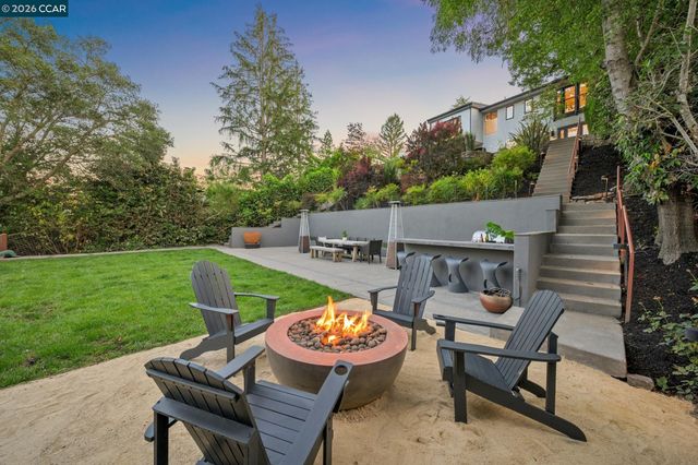 145 Danefield Pl, Moraga, CA 94556