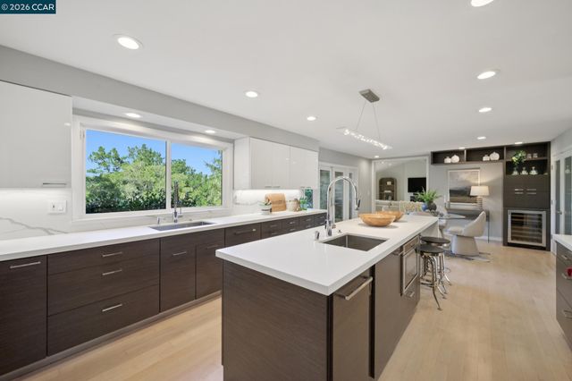 145 Danefield Pl, Moraga, CA 94556
