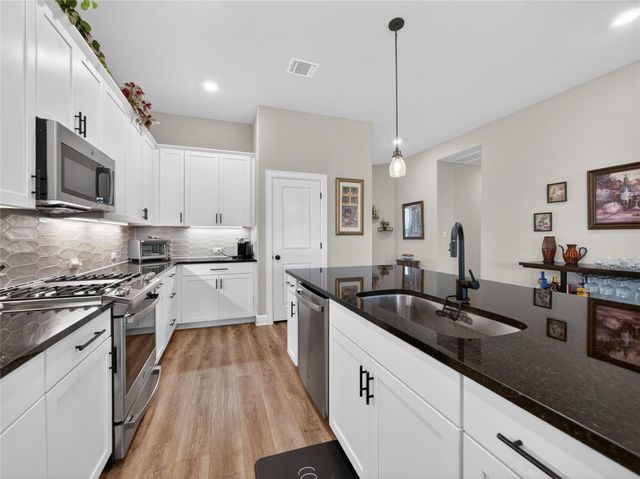 107 Freeman Day DR, Bastrop, TX 78602