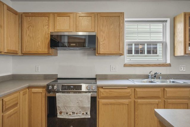 1565 Okeeffe Avenue, Sun Prairie, WI 53590