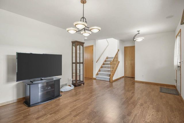 1565 Okeeffe Avenue, Sun Prairie, WI 53590