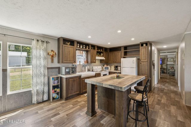 437 Happy Hollow Rd, Madisonville, TN 37354