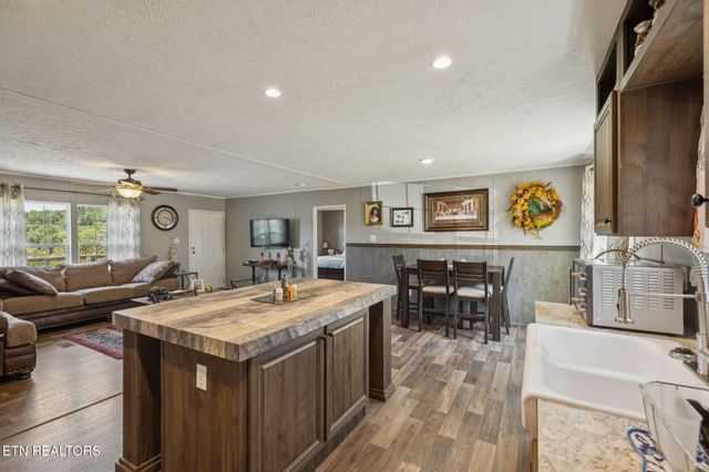 437 Happy Hollow Rd, Madisonville, TN 37354