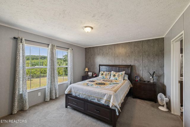 437 Happy Hollow Rd, Madisonville, TN 37354