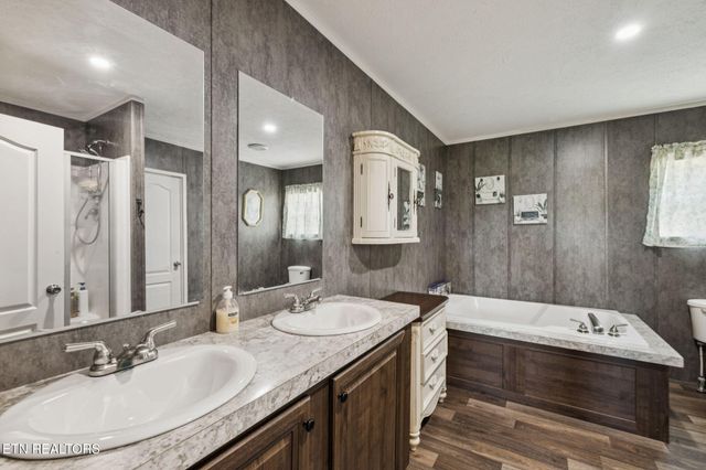 437 Happy Hollow Rd, Madisonville, TN 37354