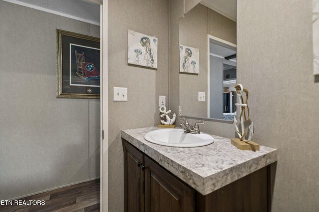 437 Happy Hollow Rd, Madisonville, TN 37354