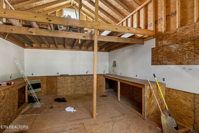 437 Happy Hollow Rd, Madisonville, TN 37354