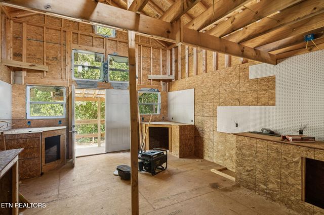 437 Happy Hollow Rd, Madisonville, TN 37354