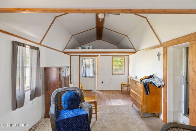 437 Happy Hollow Rd, Madisonville, TN 37354