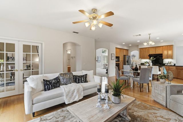 5540 Tierra Gardens Ln, Carmichael, CA 95608