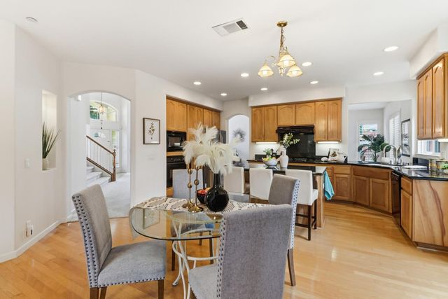 5540 Tierra Gardens Ln, Carmichael, CA 95608