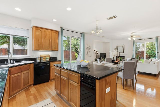 5540 Tierra Gardens Ln, Carmichael, CA 95608