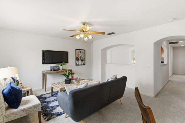 5540 Tierra Gardens Ln, Carmichael, CA 95608