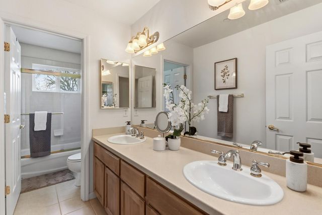 5540 Tierra Gardens Ln, Carmichael, CA 95608