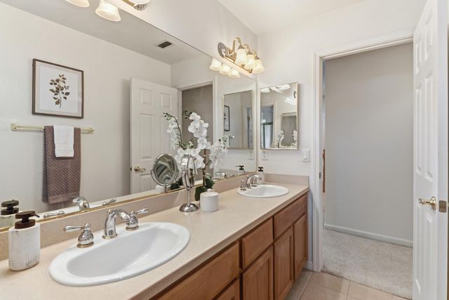 5540 Tierra Gardens Ln, Carmichael, CA 95608