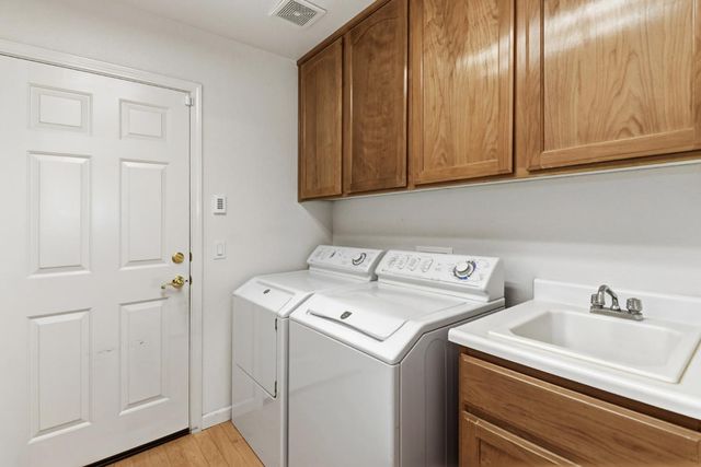 5540 Tierra Gardens Ln, Carmichael, CA 95608