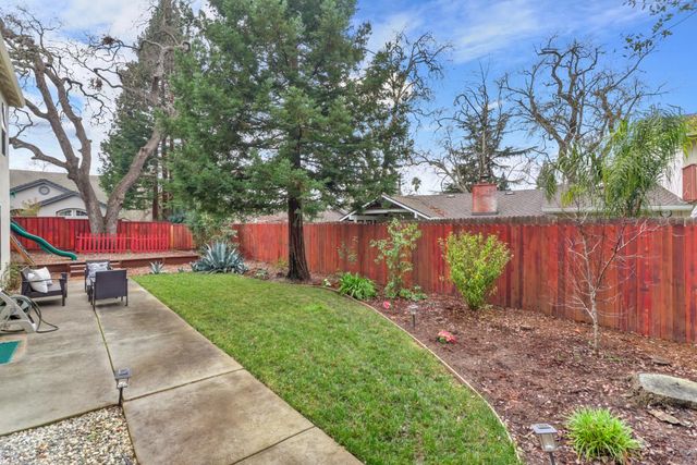 5540 Tierra Gardens Ln, Carmichael, CA 95608