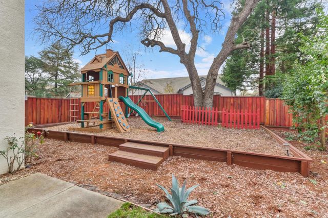 5540 Tierra Gardens Ln, Carmichael, CA 95608