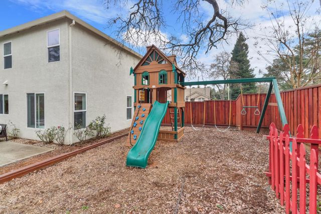 5540 Tierra Gardens Ln, Carmichael, CA 95608