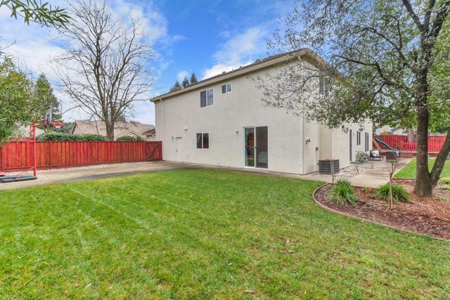 5540 Tierra Gardens Ln, Carmichael, CA 95608