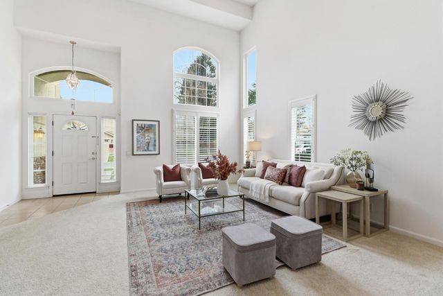 5540 Tierra Gardens Ln, Carmichael, CA 95608