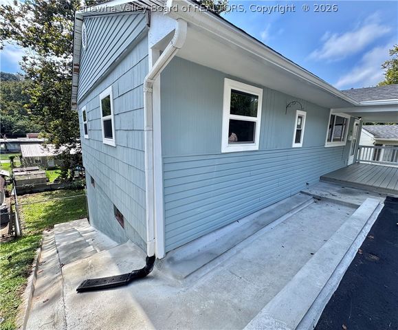 4036 40th Street, Nitro, WV 25413