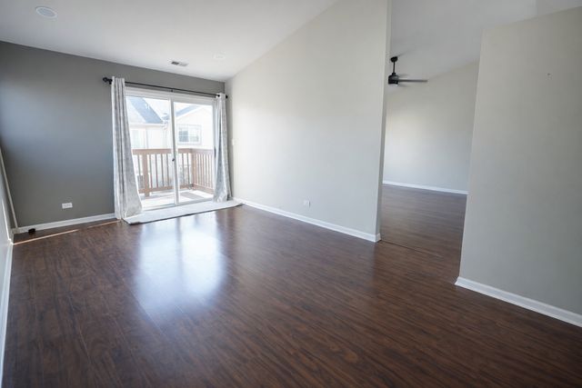 1084 Parkhill Circle 1084, Aurora, IL 60502