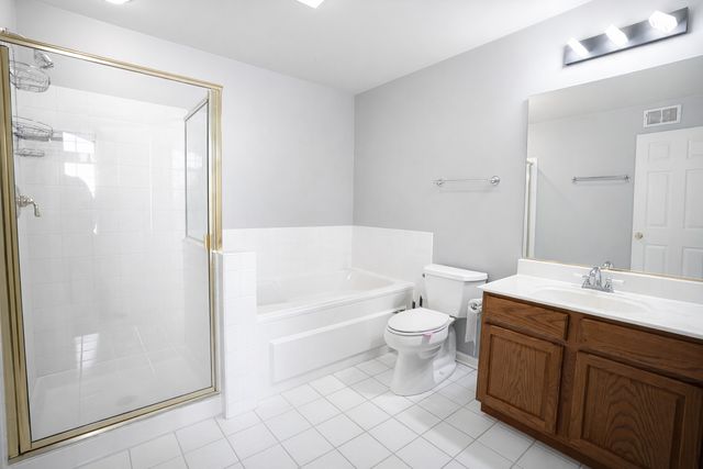 1084 Parkhill Circle 1084, Aurora, IL 60502