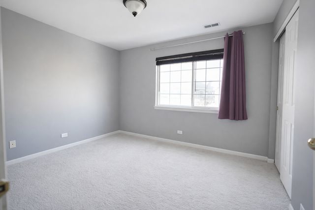 1084 Parkhill Circle 1084, Aurora, IL 60502