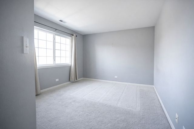 1084 Parkhill Circle 1084, Aurora, IL 60502