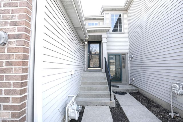 1084 Parkhill Circle 1084, Aurora, IL 60502