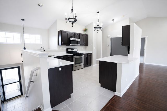 1084 Parkhill Circle 1084, Aurora, IL 60502